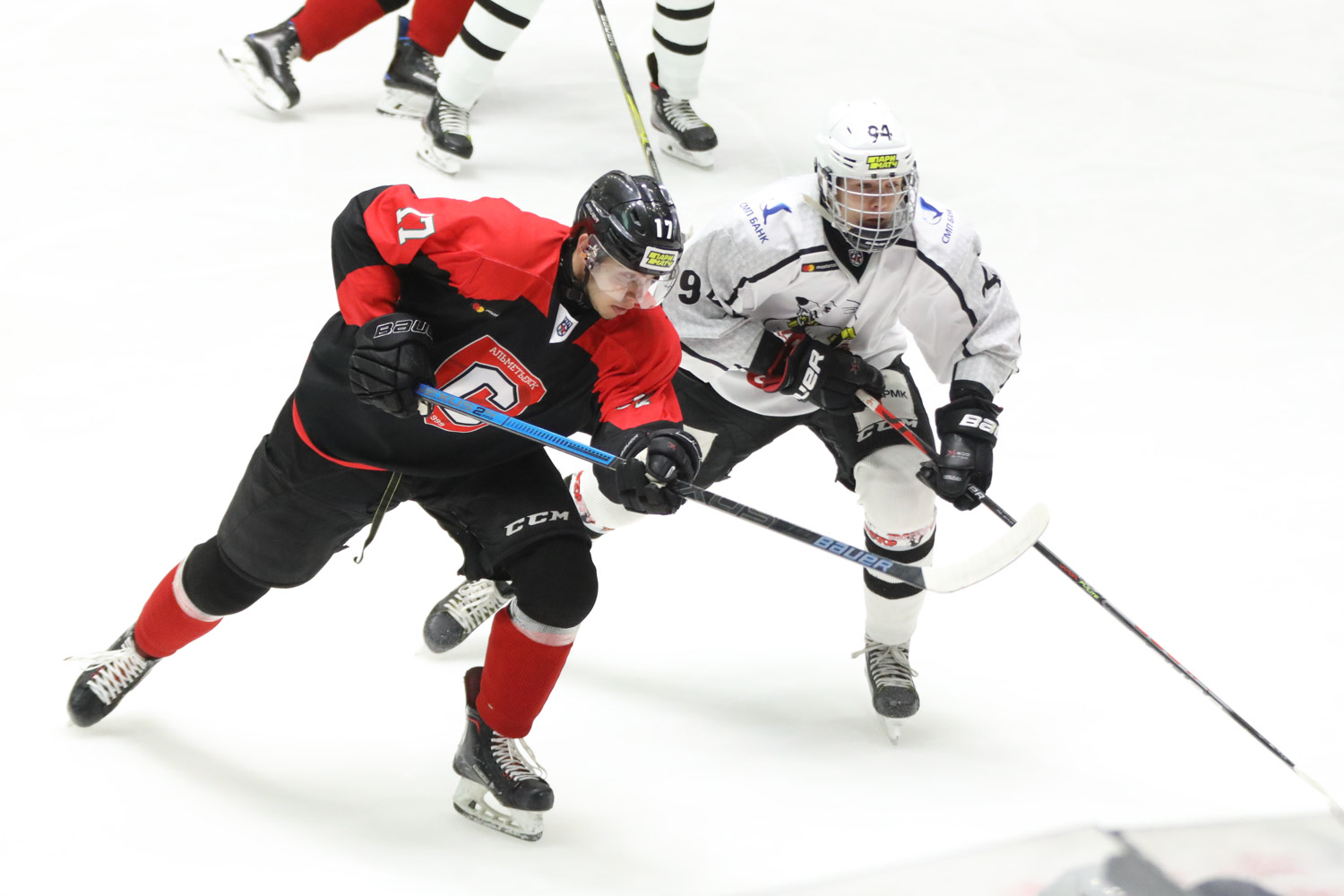 Жхл белые медведицы 2023 картинки. Хоккеист с номером 96. Металлические хоккеисты. Металлург магнитогорск чемпион. Хк сксо.